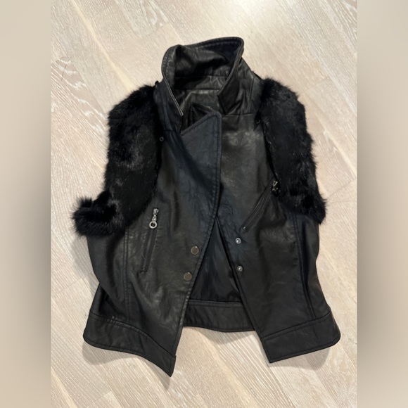 Leather vest with rabbit fur - Picture 1 of 4
